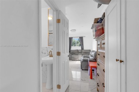 Купить виллу или дом в Майами, Флорида 2 спальни, 66.89м2, № 1892147 - фото 8