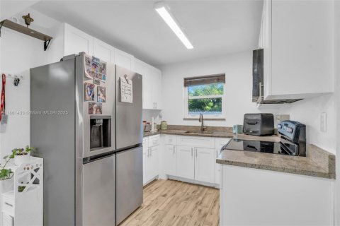 Купить виллу или дом в Майами, Флорида 2 спальни, 66.89м2, № 1892147 - фото 24