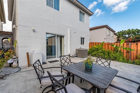 House in Miami, Florida 3 bedrooms, 139.26 sq.m. № 2000048 - photo 22