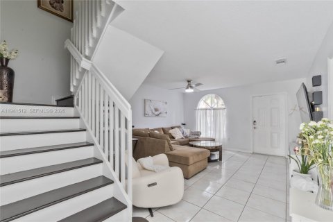 House in Miami, Florida 3 bedrooms, 139.26 sq.m. № 2000048 - photo 5