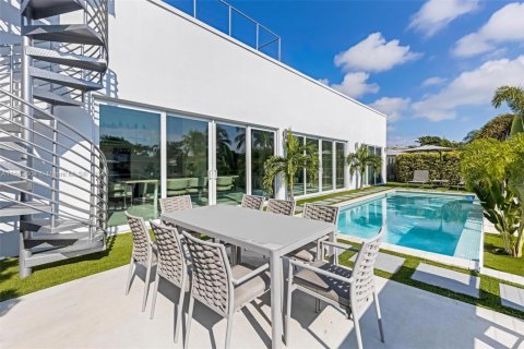 Villa ou maison à vendre à Wilton Manors, Floride: 4 chambres, 277.22 m2 № 1938275 - photo 3