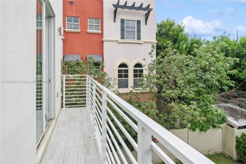 Townhouse in Fort Lauderdale, Florida 3 bedrooms, 188.96 sq.m. № 1925533 - photo 12