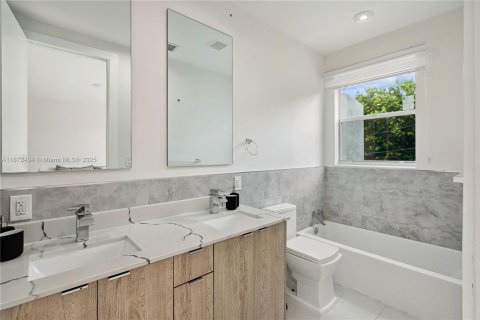 Townhouse in Fort Lauderdale, Florida 3 bedrooms, 188.96 sq.m. № 1925533 - photo 14