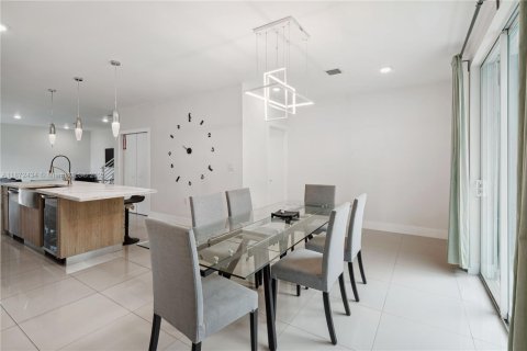 Townhouse in Fort Lauderdale, Florida 3 bedrooms, 188.96 sq.m. № 1925533 - photo 6