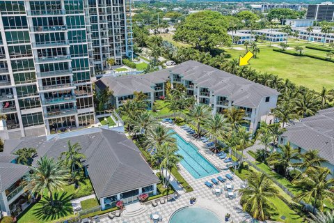 Adosado en venta en North Palm Beach, Florida, 3 dormitorios, 277.96 m2 № 984076 - foto 1