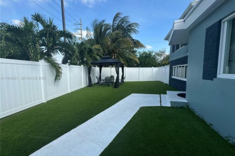 Casa en alquiler en Fort Lauderdale, Florida, 3 dormitorios № 1993002 - foto 28