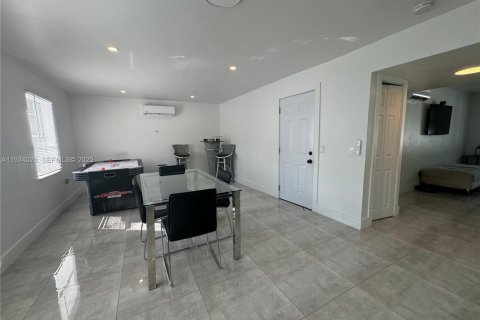 Casa en alquiler en Fort Lauderdale, Florida, 3 dormitorios № 1993002 - foto 18