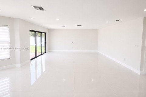 Villa ou maison à vendre à Miramar, Floride: 4 chambres, 313.82 m2 № 2288484 - photo 6