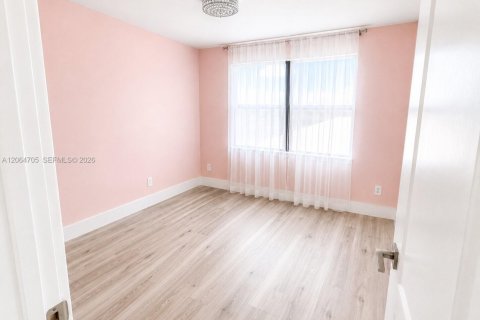 Villa ou maison à vendre à Miramar, Floride: 4 chambres, 313.82 m2 № 2288484 - photo 16