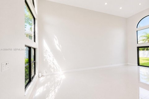 Villa ou maison à vendre à Miramar, Floride: 4 chambres, 313.82 m2 № 2288484 - photo 7