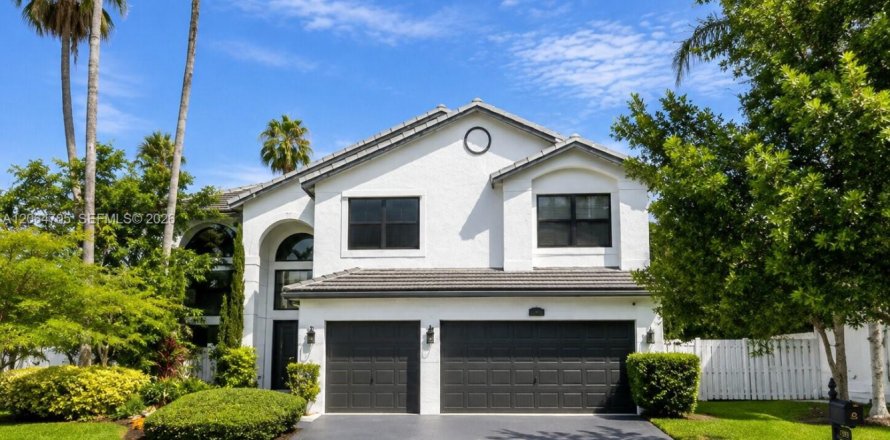 Villa ou maison à Miramar, Floride 4 chambres, 313.82 m2 № 2288484