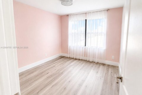 Villa ou maison à vendre à Miramar, Floride: 4 chambres, 313.82 m2 № 2288484 - photo 15