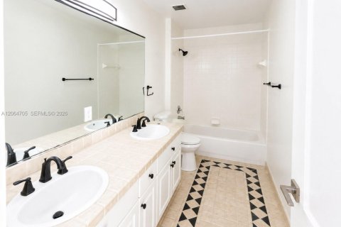 Villa ou maison à vendre à Miramar, Floride: 4 chambres, 313.82 m2 № 2288484 - photo 17
