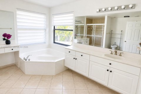 Villa ou maison à vendre à Miramar, Floride: 4 chambres, 313.82 m2 № 2288484 - photo 13