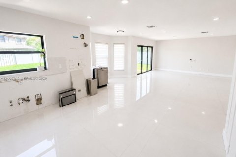 Villa ou maison à vendre à Miramar, Floride: 4 chambres, 313.82 m2 № 2288484 - photo 4