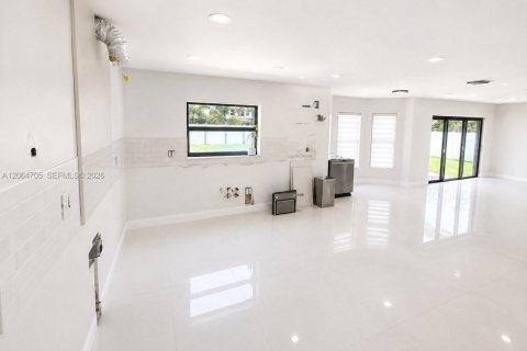 Villa ou maison à vendre à Miramar, Floride: 4 chambres, 313.82 m2 № 2288484 - photo 3