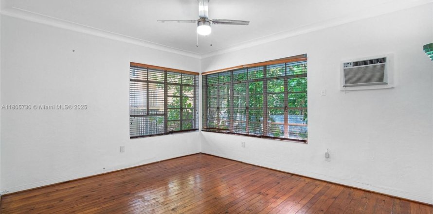 Studio à Condo à Miami Beach, Floride  № 1864419
