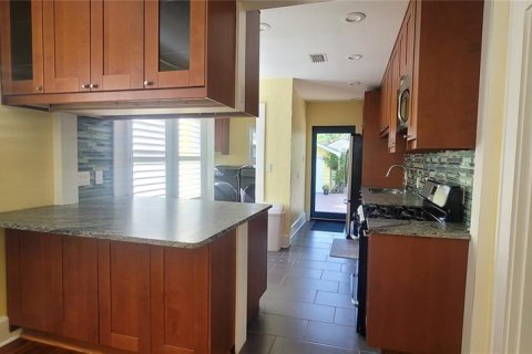 Villa ou maison à louer à Saint Petersburg, Floride: 3 chambres, 122.54 m2 № 2105158 - photo 9