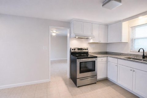 House in Inverness, Florida 2 bedrooms, 113.34 sq.m. № 2204797 - photo 10