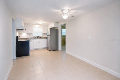 House in Inverness, Florida 2 bedrooms, 113.34 sq.m. № 2204797 - photo 8