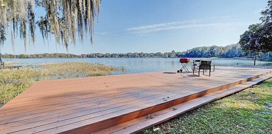 House in Inverness, Florida 2 bedrooms, 113.34 sq.m. № 2204797