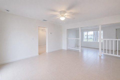 House in Inverness, Florida 2 bedrooms, 113.34 sq.m. № 2204797 - photo 5