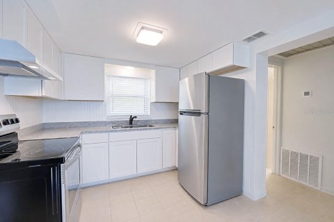 House in Inverness, Florida 2 bedrooms, 113.34 sq.m. № 2204797 - photo 9