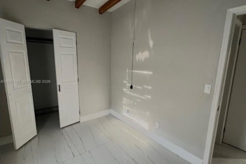 House in Miami, Florida 4 bedrooms, 108.51 sq.m. № 2319928 - photo 12