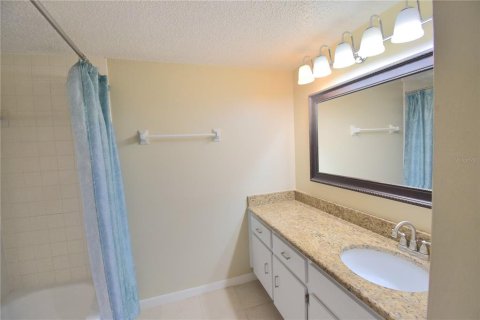Condo in Dunedin, Florida, 2 bedrooms  № 2110580 - photo 9