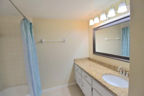 Condo in Dunedin, Florida, 2 bedrooms  № 2110580 - photo 10