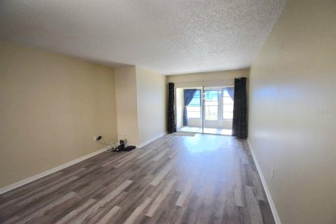 Condo in Dunedin, Florida, 2 bedrooms  № 2110580 - photo 5
