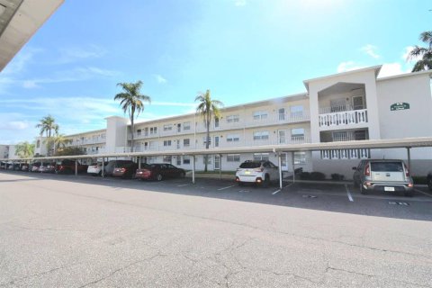 Condo in Dunedin, Florida, 2 bedrooms  № 2110580