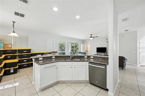 House in Orlando, Florida 5 bedrooms, 275.08 sq.m. № 1904552 - photo 23