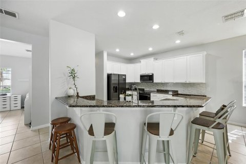 House in Orlando, Florida 5 bedrooms, 275.08 sq.m. № 1904552 - photo 18