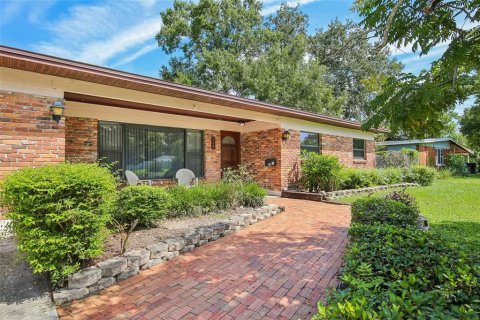 House in Brandon, Florida 4 bedrooms, 177.63 sq.m. № 2391552 - photo 4