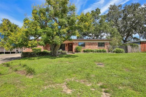 House in Brandon, Florida 4 bedrooms, 177.63 sq.m. № 2391552 - photo 2