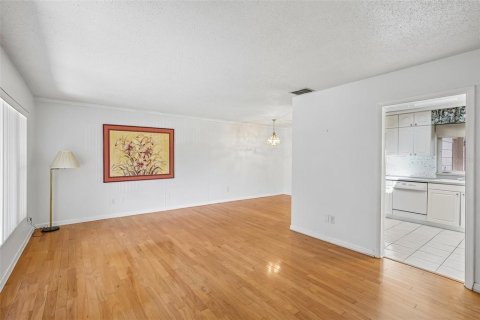 House in Brandon, Florida 4 bedrooms, 177.63 sq.m. № 2391552 - photo 8