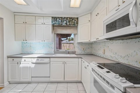 House in Brandon, Florida 4 bedrooms, 177.63 sq.m. № 2391552 - photo 9