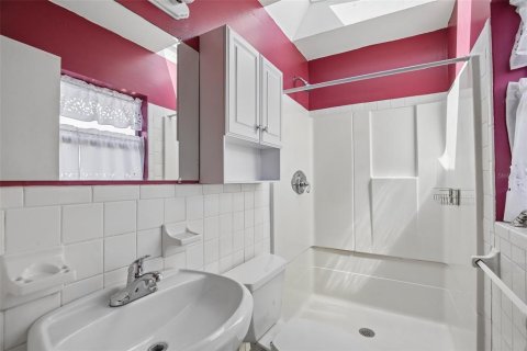 House in Brandon, Florida 4 bedrooms, 177.63 sq.m. № 2391552 - photo 17