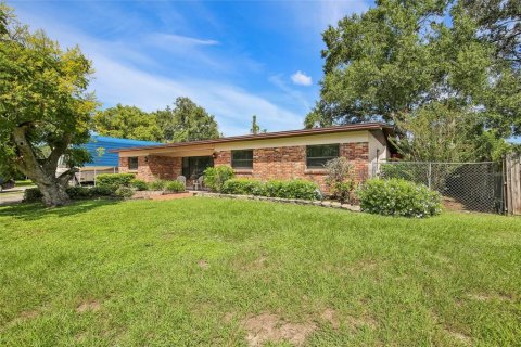 House in Brandon, Florida 4 bedrooms, 177.63 sq.m. № 2391552