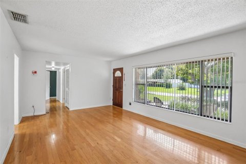 House in Brandon, Florida 4 bedrooms, 177.63 sq.m. № 2391552 - photo 6