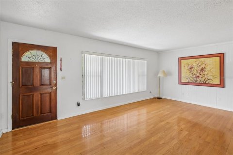 House in Brandon, Florida 4 bedrooms, 177.63 sq.m. № 2391552 - photo 7