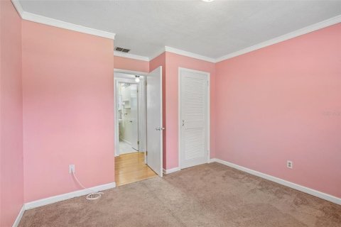 House in Brandon, Florida 4 bedrooms, 177.63 sq.m. № 2391552 - photo 12