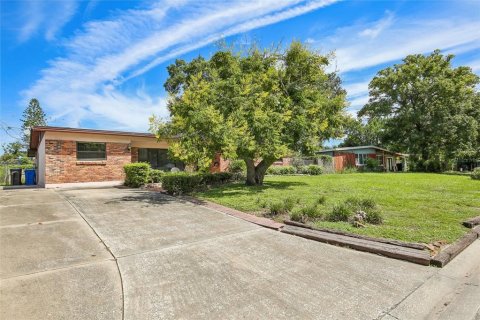 House in Brandon, Florida 4 bedrooms, 177.63 sq.m. № 2391552 - photo 3