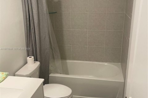 Adosado en alquiler en Miami Gardens, Florida, 3 dormitorios, 124.86 m2 № 2041821 - foto 13