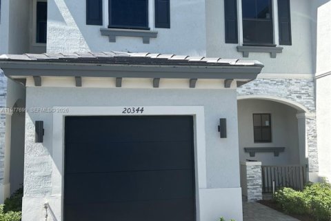 Adosado en Miami Gardens, Florida 3 dormitorios, 124.86 m2 № 2041821