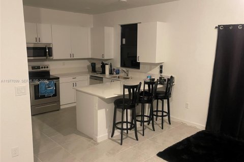 Adosado en alquiler en Miami Gardens, Florida, 3 dormitorios, 124.86 m2 № 2041821 - foto 4