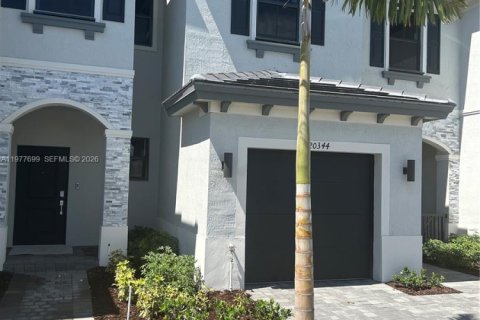 Adosado en alquiler en Miami Gardens, Florida, 3 dormitorios, 124.86 m2 № 2041821 - foto 2