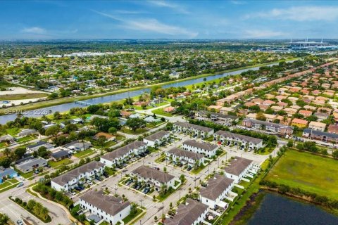 Adosado en alquiler en Miami Gardens, Florida, 3 dormitorios, 124.86 m2 № 2041821 - foto 28