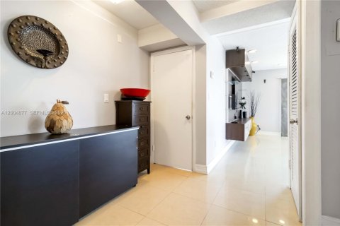 Condo in Hallandale Beach, Florida, 2 bedrooms  № 2068983 - photo 3